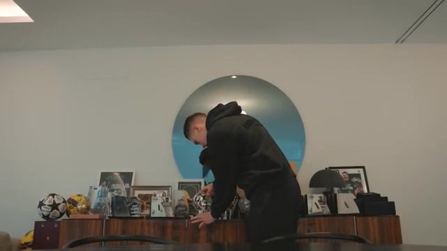 约克雷斯一传一射助瑞典5-1大胜，译名之争尘埃落定