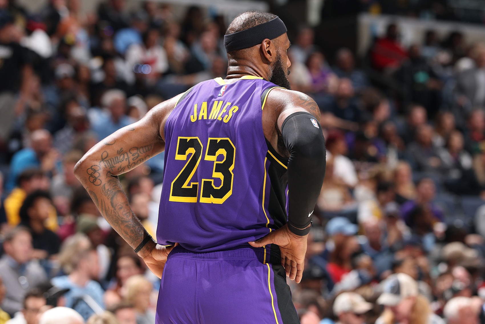 ESPN:湖人与詹姆斯续约谈判进入实质阶段 合同金额或受后续补强影响