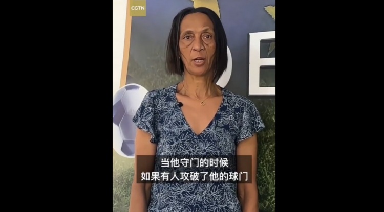 佛得角国门母亲中文致谢:中国是好国家 是我们的朋友