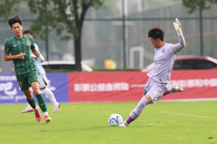 进攻屡遭封堵 深圳新鹏城U20客场0-2浙江U20