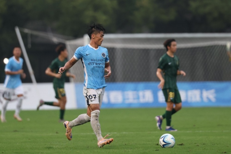 进攻屡遭封堵 深圳新鹏城U20客场0-2浙江U20