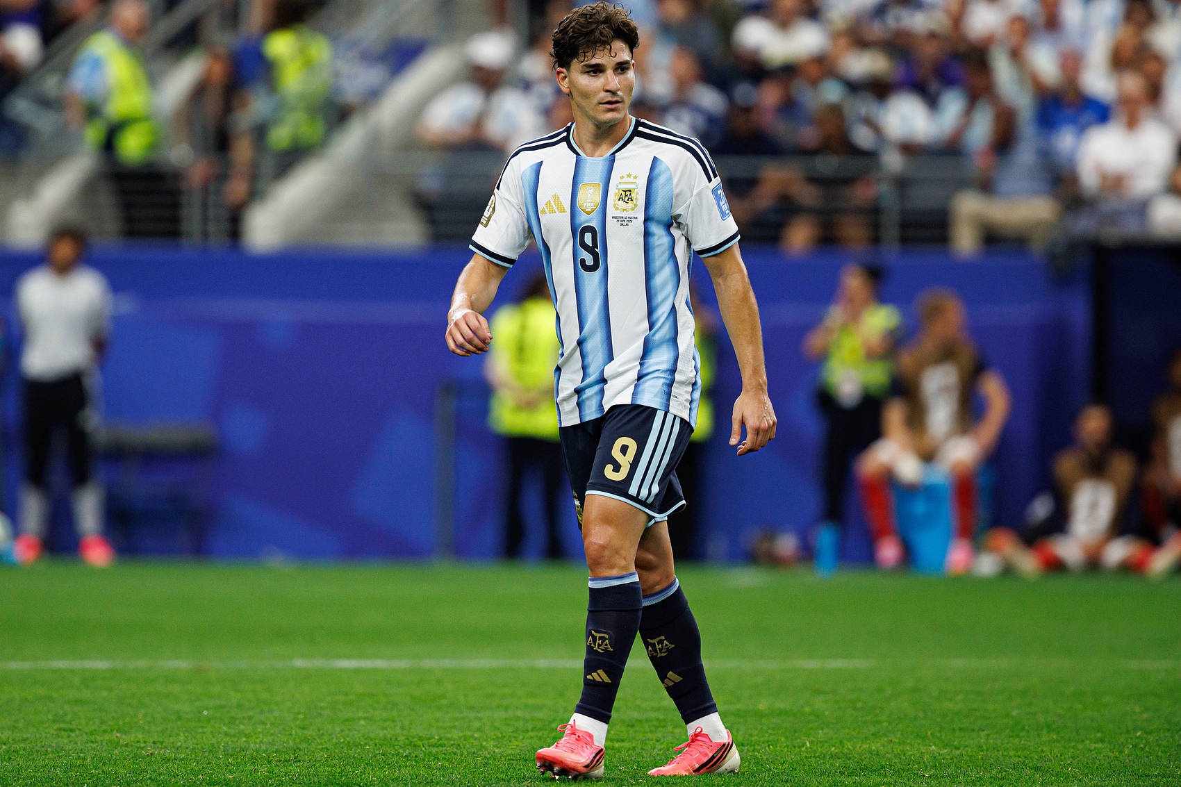 阿尔瓦雷斯迫使马竞摊牌巴萨1.2亿报价待激活