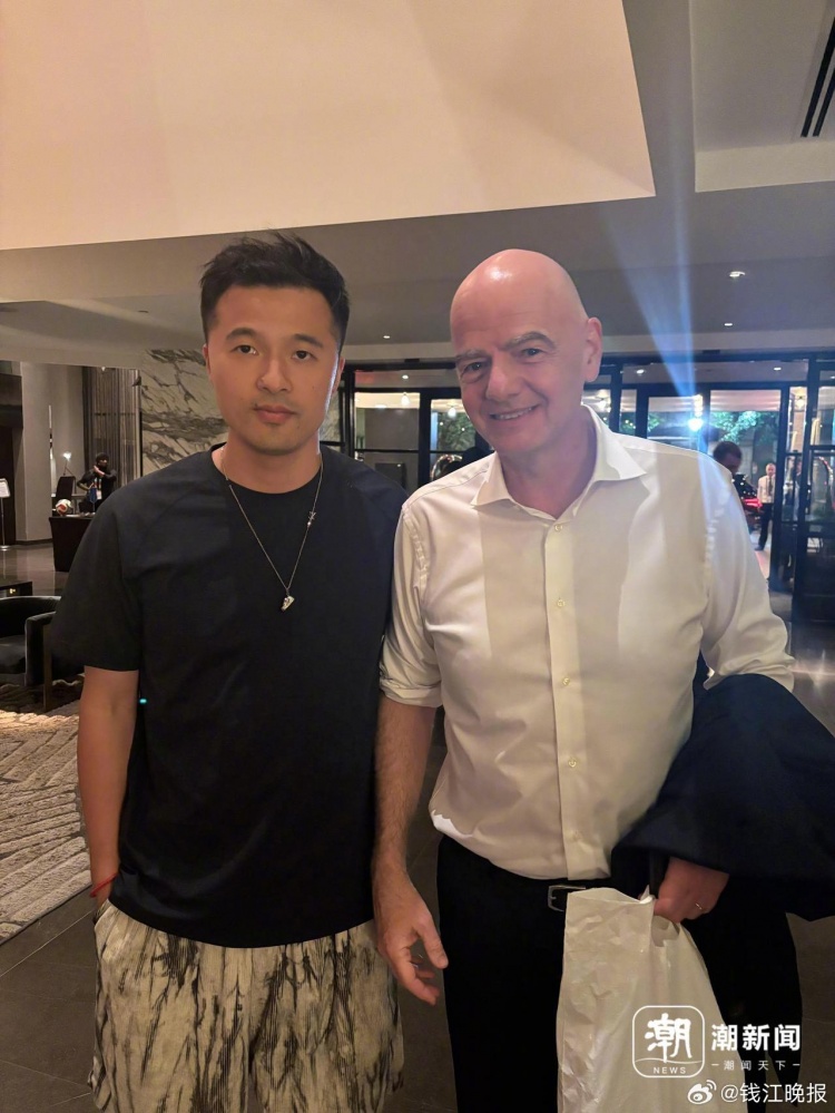 因凡蒂诺休斯顿偶遇中日韩记者,向中国队送上祝福 因凡蒂诺休斯顿偶遇中日韩记者,向中国队送上祝福