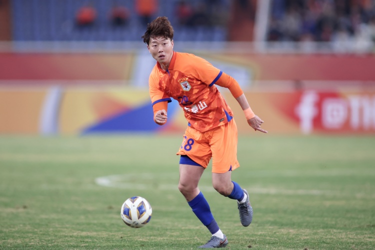 山东泰山客场0-2负国安 高准翼:郑铮红牌后完全一边倒 山东泰山客场0-2负国安 高准翼:郑铮红牌后完全一边倒