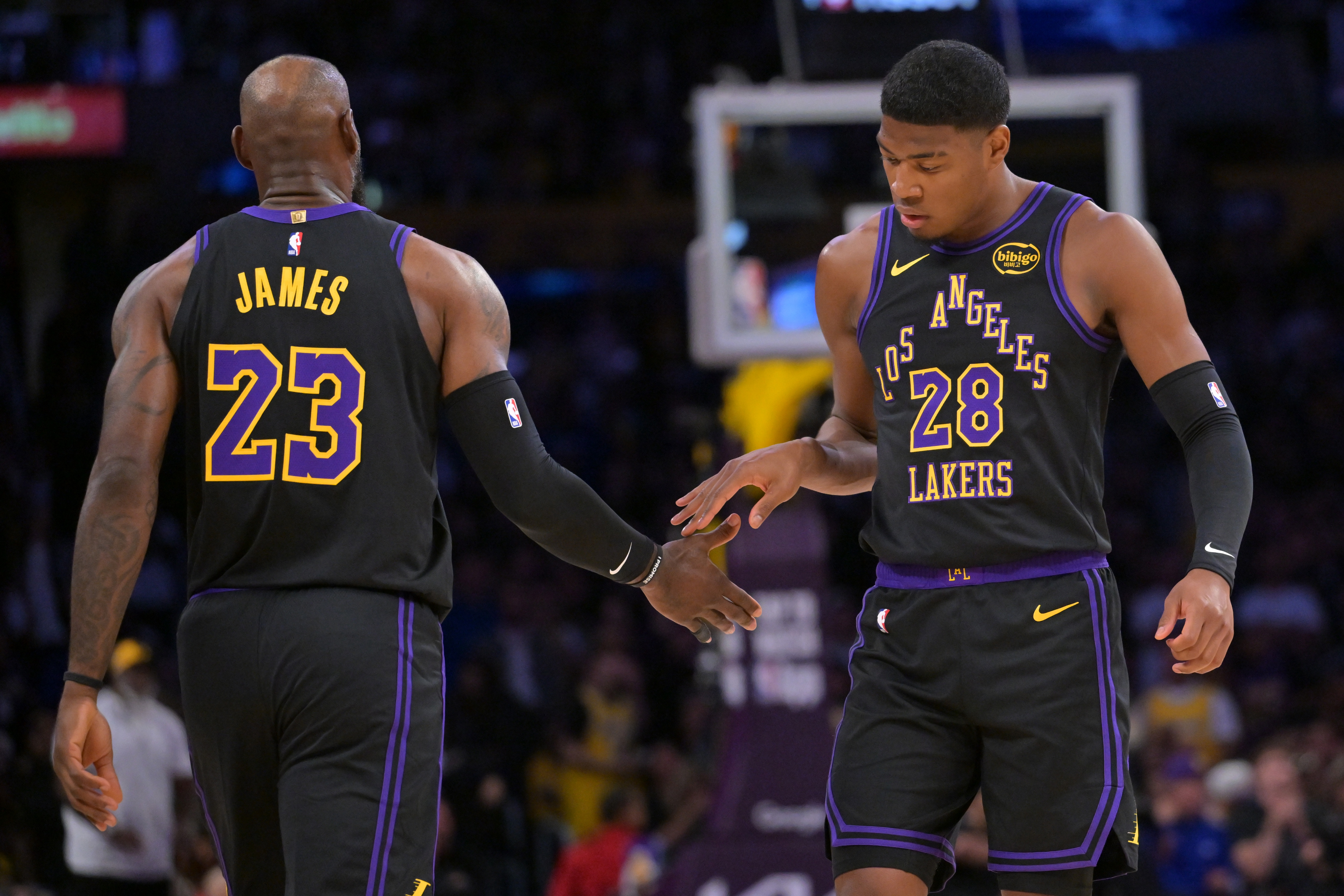 硬核提案：詹姆斯加盟森林狼的三重逻辑——篮球契合、人情牌与历史使命