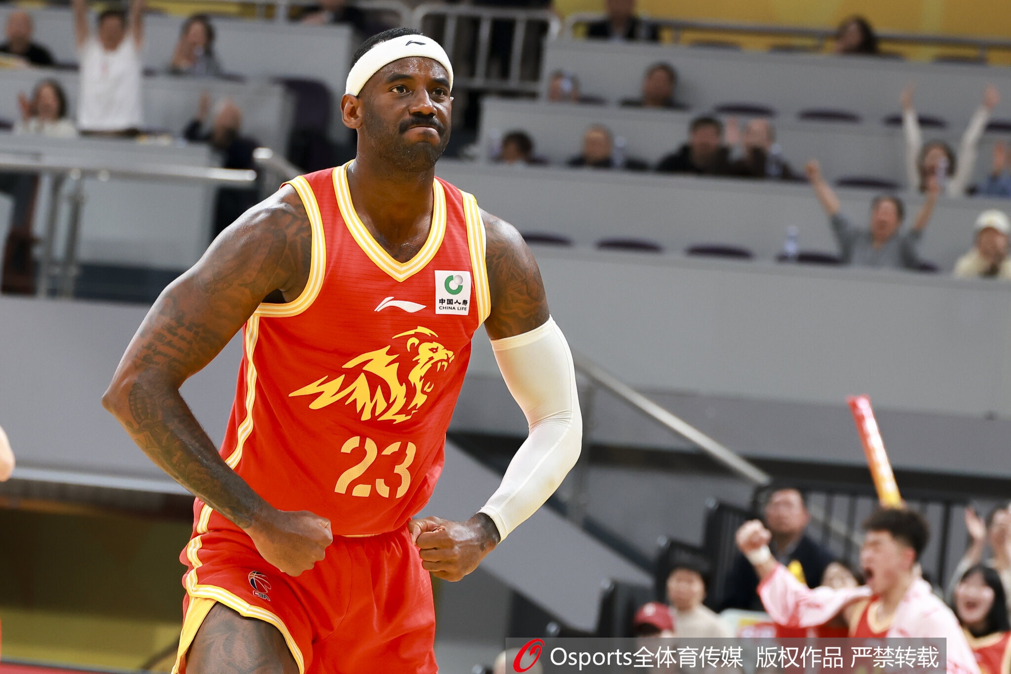 北京男篮敲定首名外援?桑普森防守碾压斯佩尔曼但三分低产 北京男篮敲定首名外援?桑普森防守碾压斯佩尔曼但三分低产