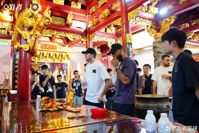 里夫斯中国行石狮站体验提线木偶 官方晒闽南非遗行程