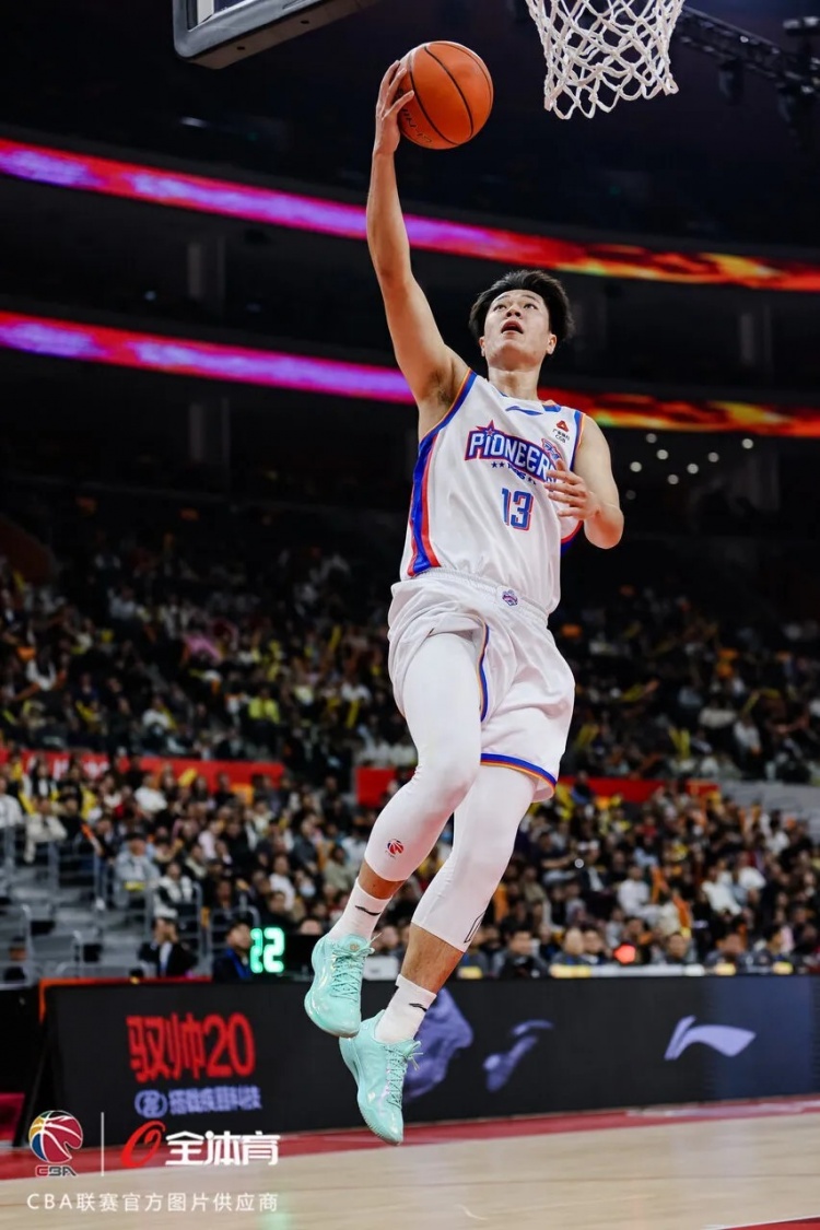 天津先行者续约五将 何佳轩以U21最佳得分手身份上调一队 天津先行者续约五将 何佳轩以U21最佳得分手身份上调一队