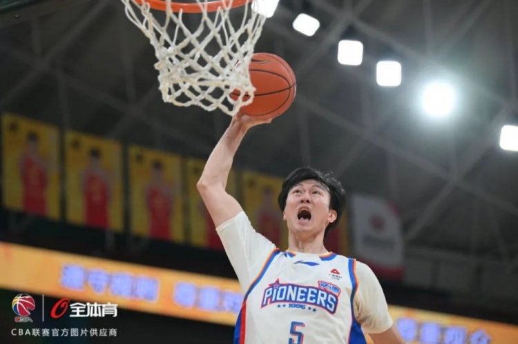 天津先行者续约五将 何佳轩以U21最佳得分手身份上调一队 天津先行者续约五将 何佳轩以U21最佳得分手身份上调一队