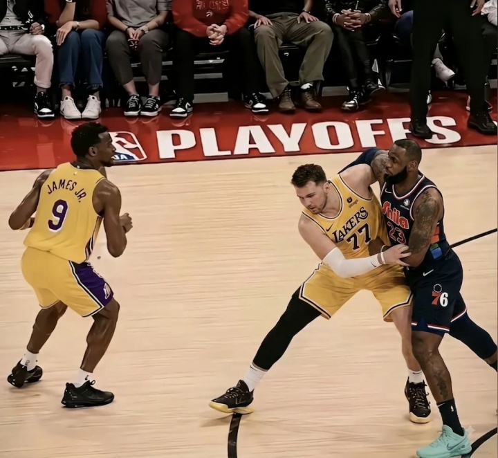 詹姆斯布朗尼圣诞大战直接对位 创NBA历史父子交锋第一例 詹姆斯布朗尼圣诞大战直接对位 创NBA历史父子交锋第一例