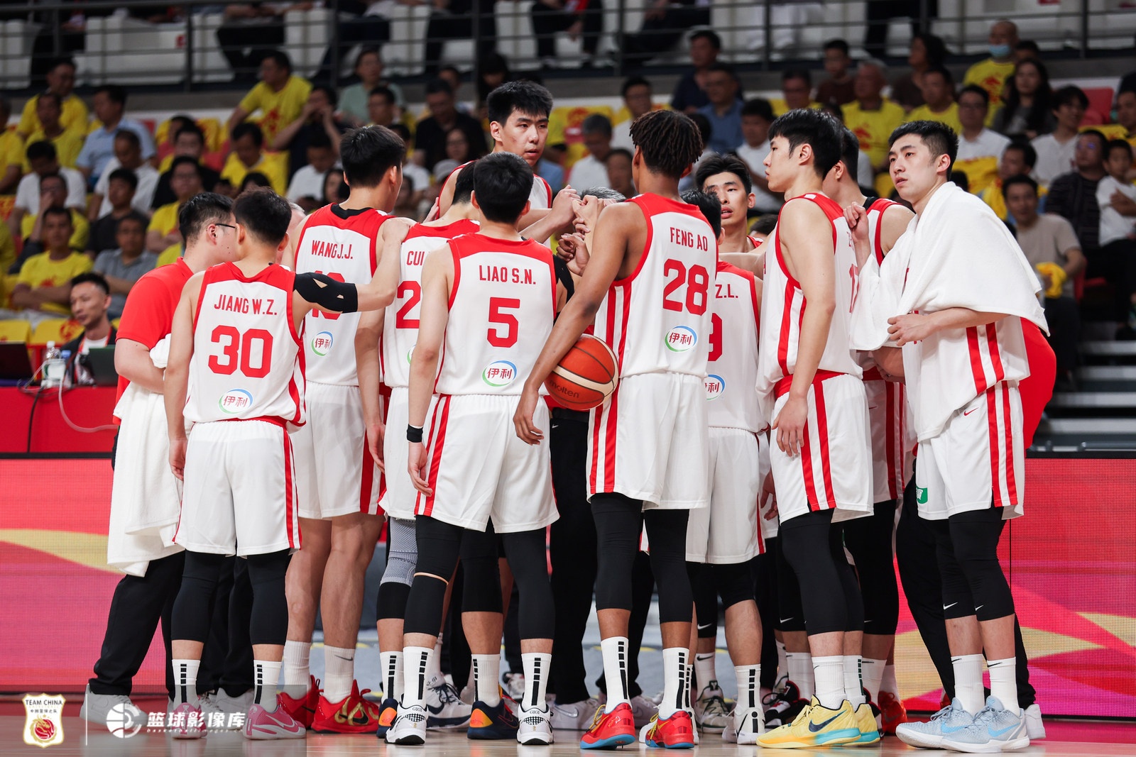 中国男篮83-78力克乌拉圭 裁判抢戏成焦点 中国男篮83-78力克乌拉圭 裁判抢戏成焦点