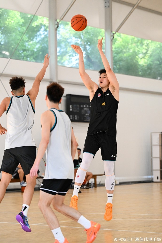 广厦夏训再上调三将 一队年轻球员增至五人