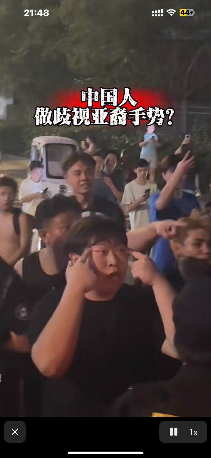 博主晒视频：疑似部分武汉球迷赛后冲击天津球迷的接驳大巴