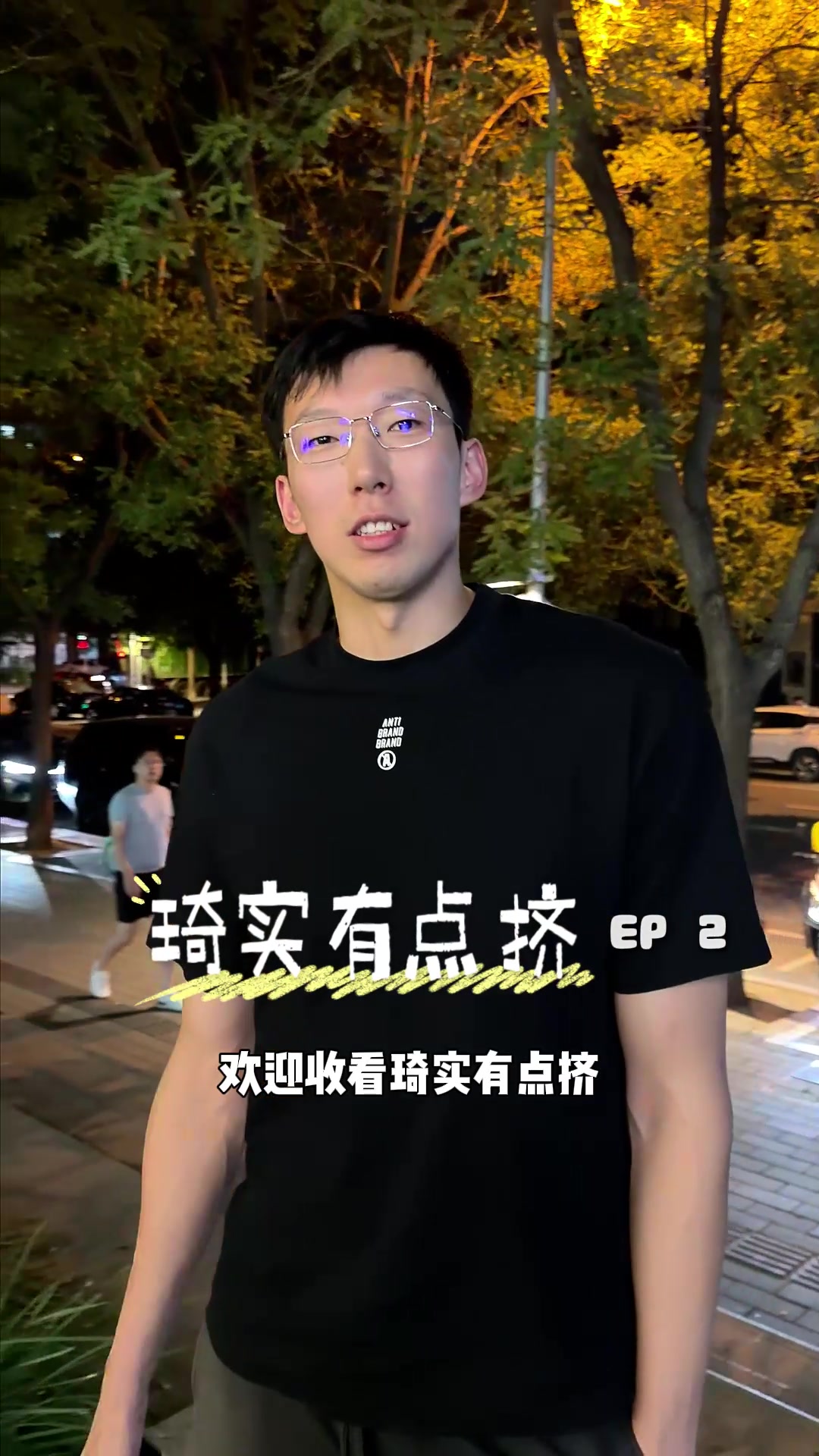 还想看测什么?周琦晒视频:2米16的人去剪头会是什么体验? 还想看测什么?周琦晒视频:2米16的人去剪头会是什么体验?