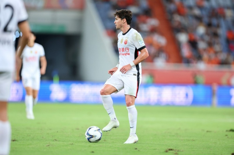 上海海港客场3-0战胜山东泰山，晋级足协杯四强