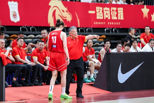 杨毅：这是宫鲁鸣第2次重整女篮 现在他挑不出年轻&有潜力的球员