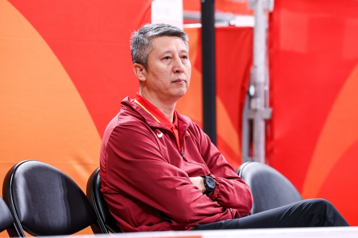 体坛周报:惨败20分 中国男篮需要重新校准方向? 体坛周报:惨败20分 中国男篮需要重新校准方向?