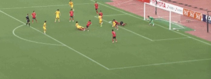 无缘亚运决赛！U23国足1-2韩国U23 王钰栋破门毛伟杰献助攻+伤退